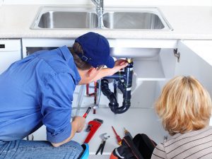 picture-of-a-plumber-showing-to-the-customer-where-the-leak-is picture of aa plumber showing to the customer where the leak is