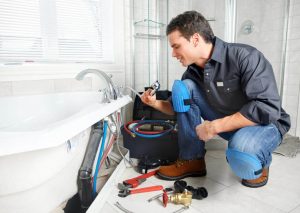 plumber repairing bathtub picture